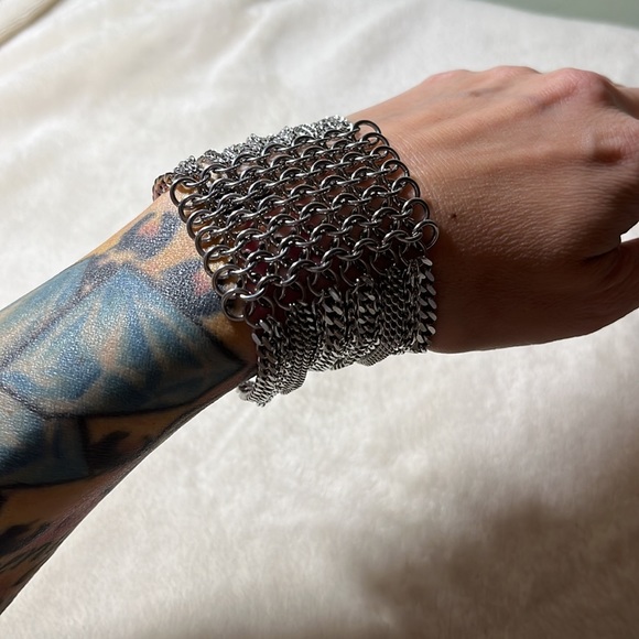 NWOT Multi chain bracelet - Picture 8 of 9